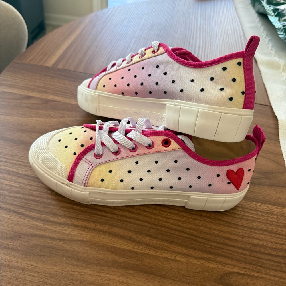 Women’s Pink Gradient Heart Low-Top Sneakers